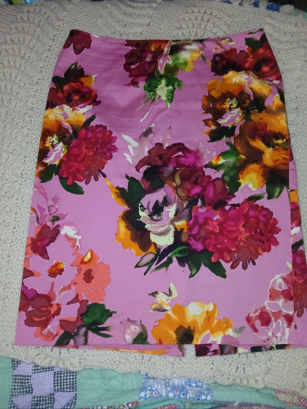 Talbots Floral Pencil Style Skirt Floral Pinks Greens Reds Size 10